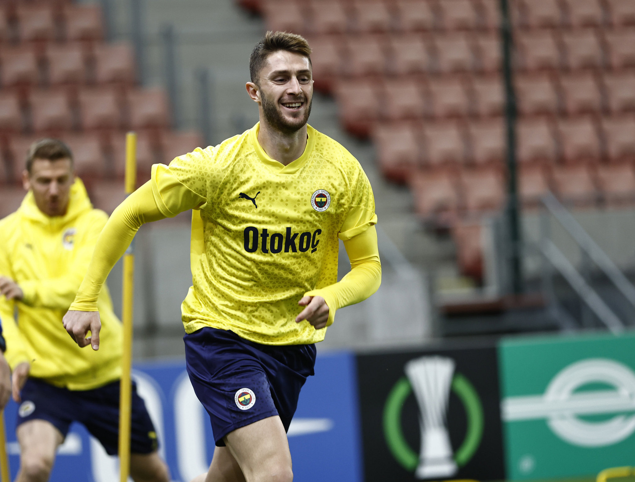 Fenerbahçeli yıldıza Süper Lig’den dev talip! Transferde yer yerinden oynayacak