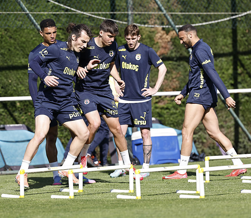 Fenerbahçeli yıldıza Süper Lig’den dev talip! Transferde yer yerinden oynayacak