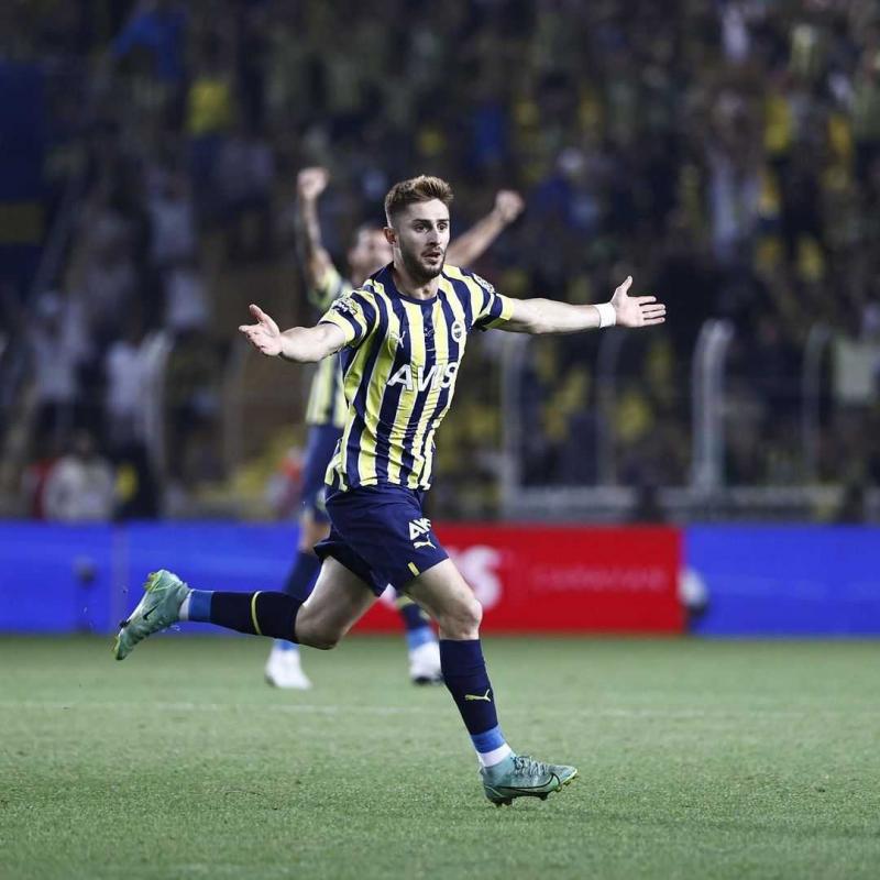 Fenerbahçeli yıldıza Süper Lig’den dev talip! Transferde yer yerinden oynayacak