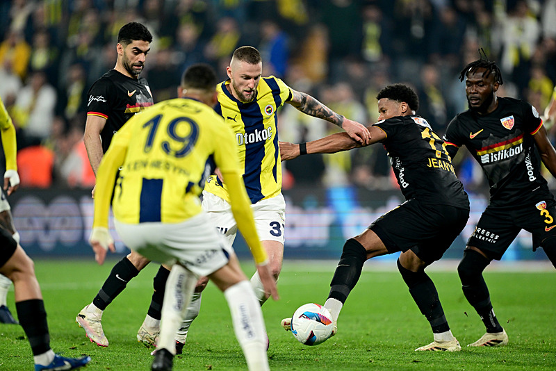 Fenerbahçeli yıldıza Süper Lig’den dev talip! Transferde yer yerinden oynayacak