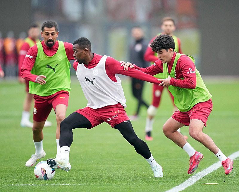 Sacha Boey Galatasaray’a transfer olacak mı? Bayern Münih’ten açıklama geldi!