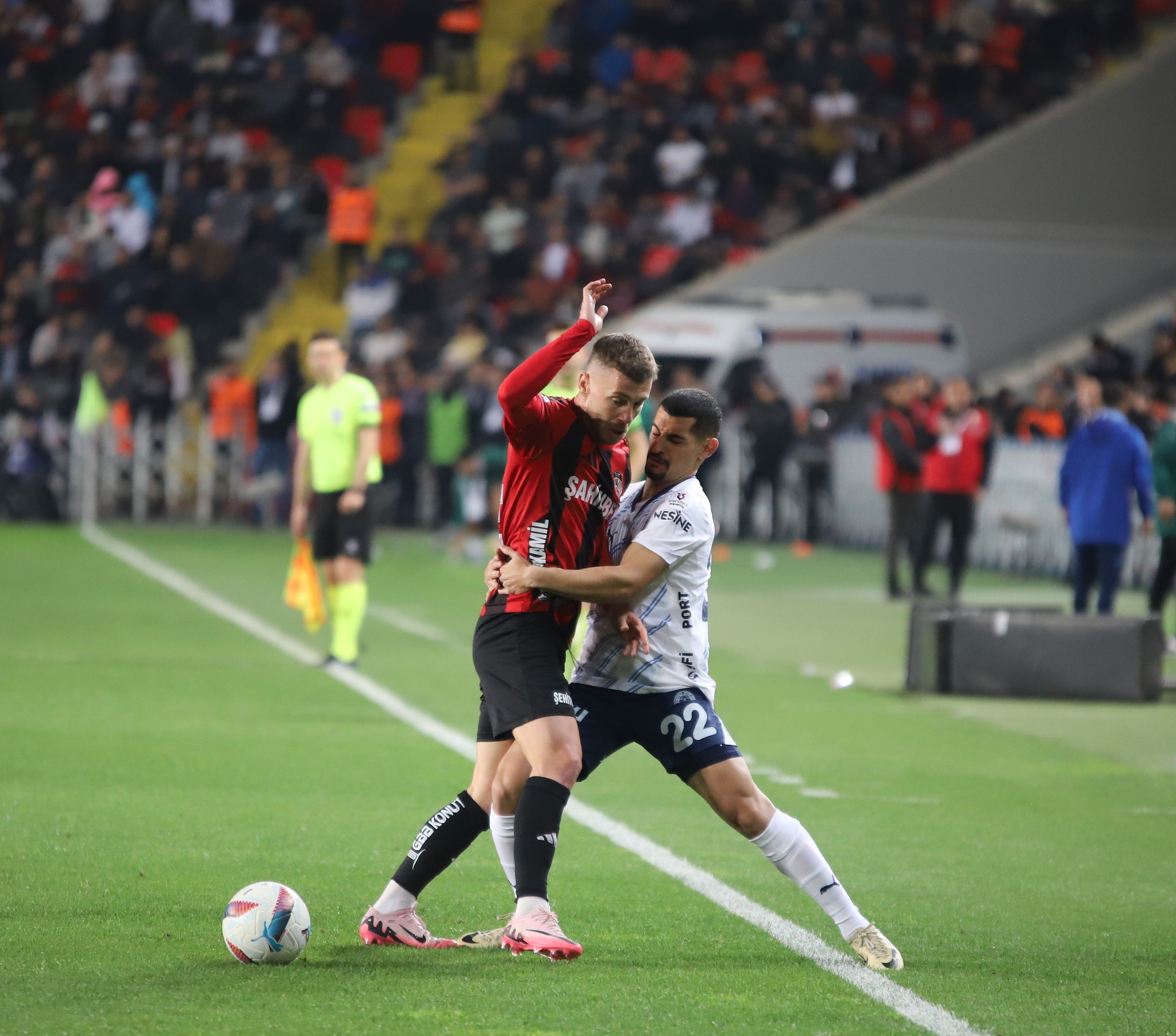 FENERBAHÇE HABERİ: Edin Dzeko’nun pozisyonu penaltı mı? Ahmet Çakar son noktayı koydu