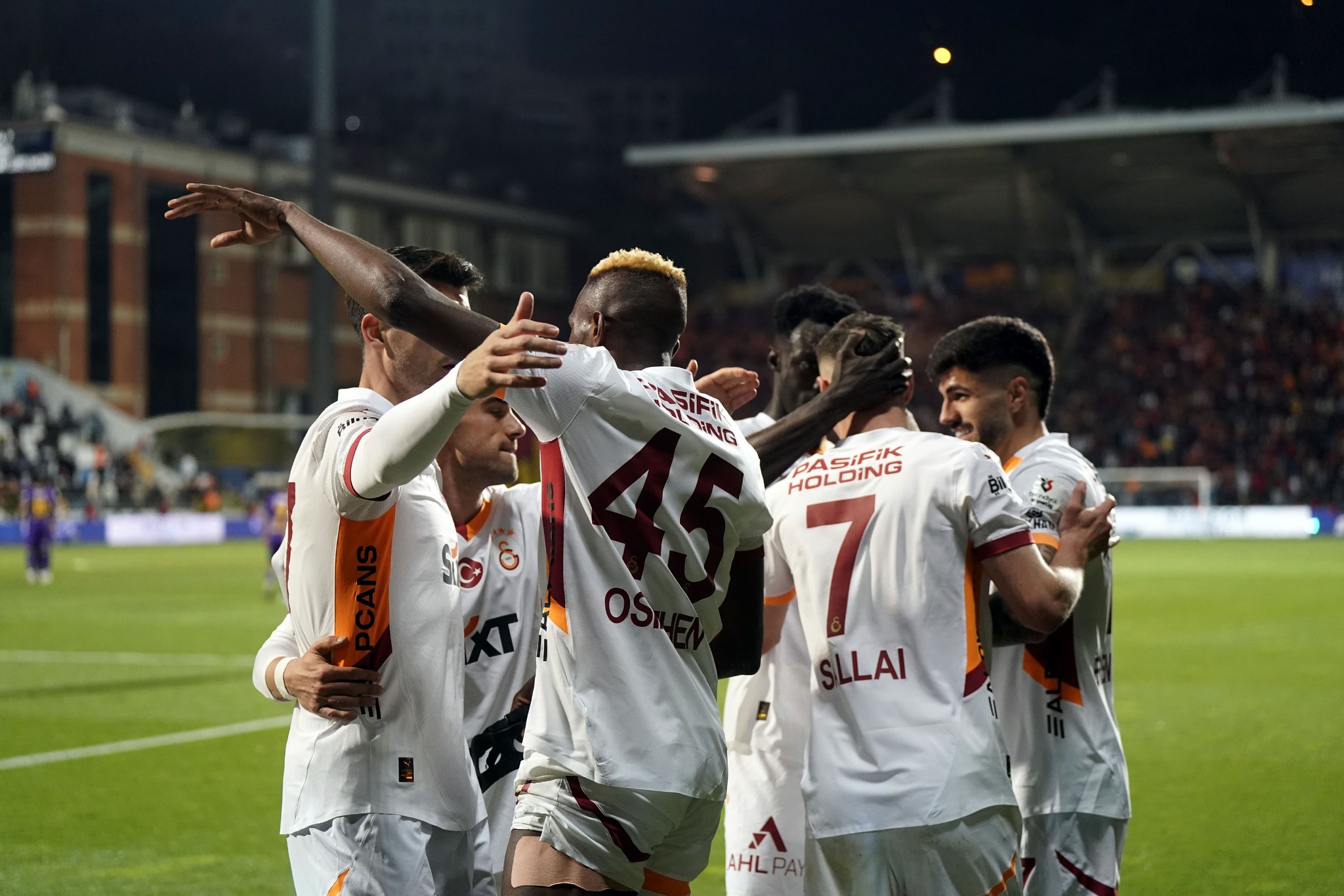 Ahmet Çakar’dan Galatasaray’ın yıldızına övgü: Hagi’den sonra...
