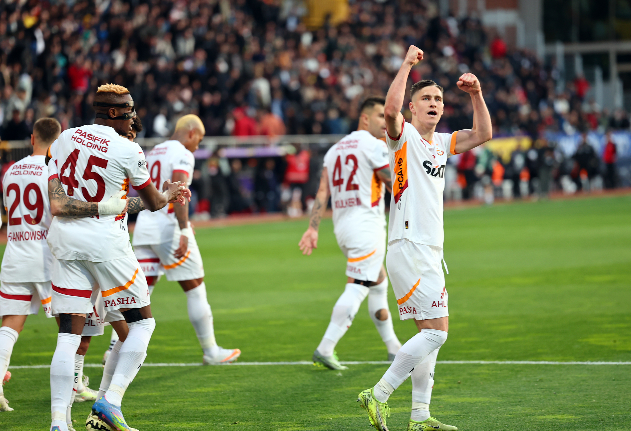 GALATASARAY HABERİ | Victor Osimhen’e Suudi Arabistan kancası! Transferde dev bütçe ayırdılar