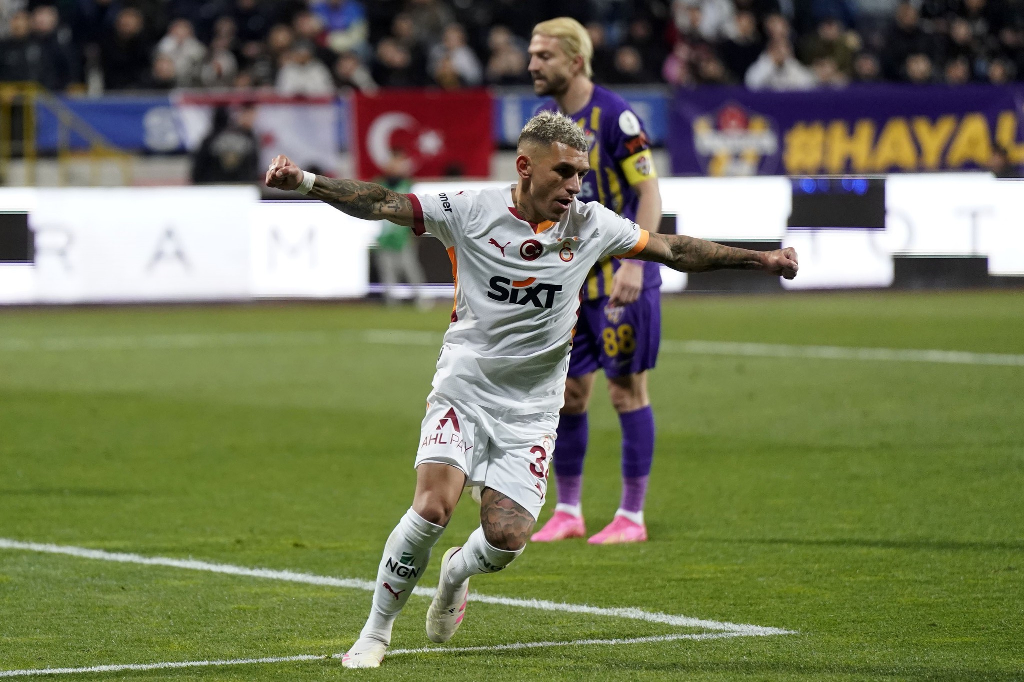 TRANSFER HABERİ | Galatasaray’a Malili orta saha! Görüşmeler başladı