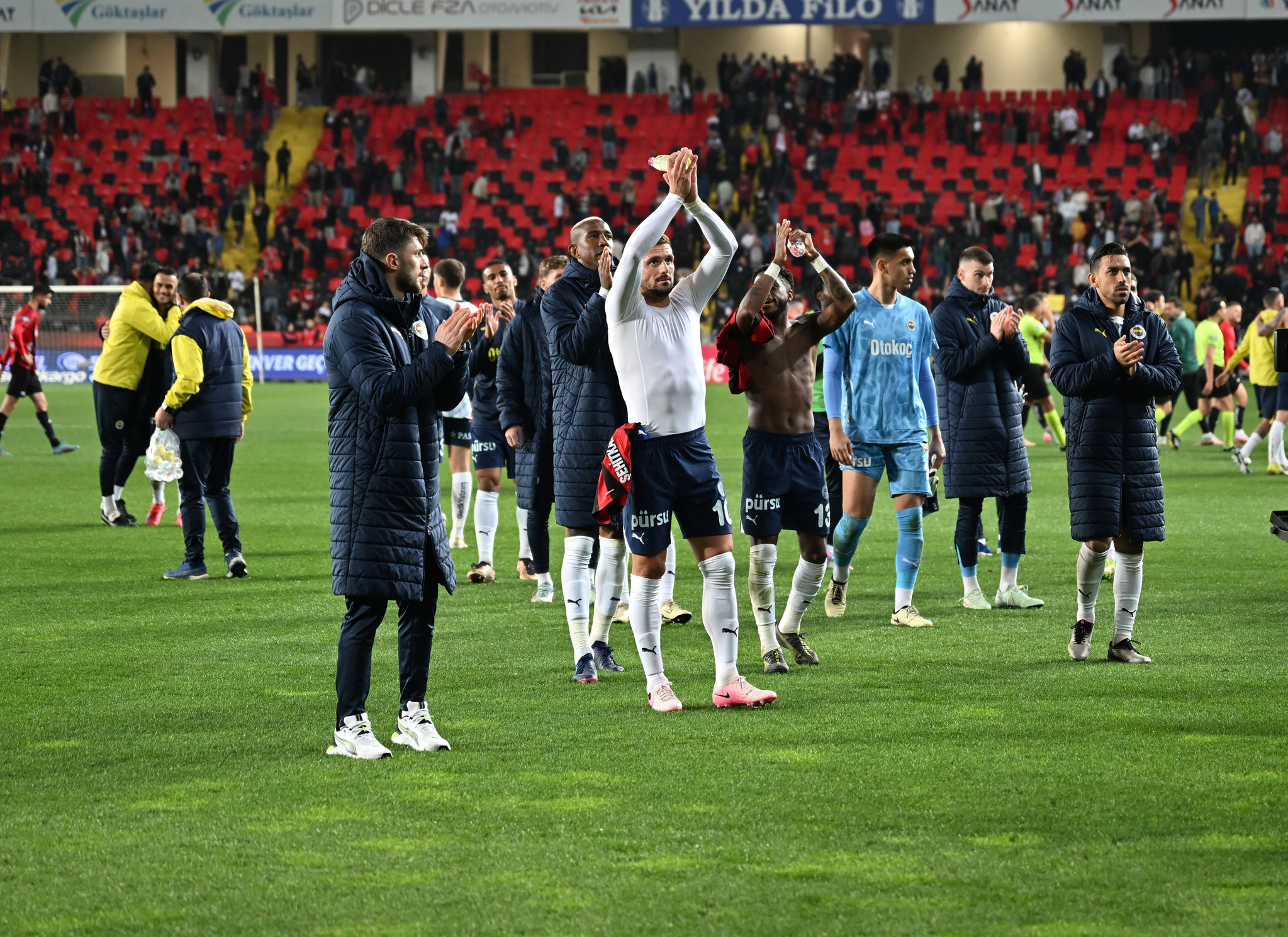 TRANSFER HABERİ | Fransız basınından bomba iddia! Fenerbahçe ve Galatasaray aynı ismin peşinde
