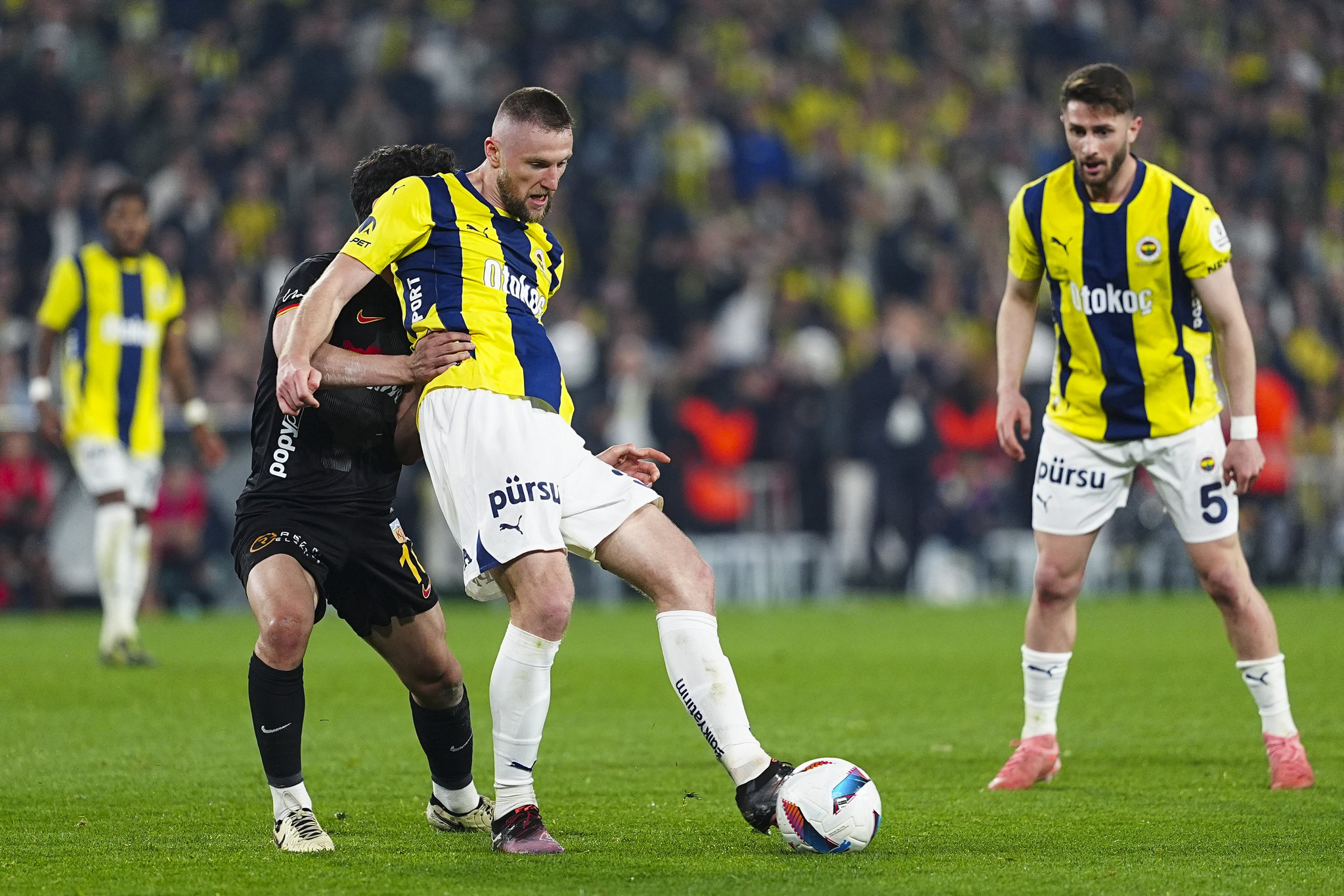 Milan Skriniar Fenerbahçe’de kalacak mı? İngiliz basınından flaş iddia!