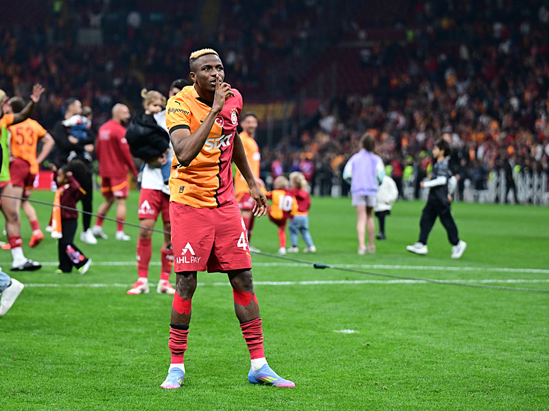 Osimhen ikilemde kaldı! Galatasaray cevabına göre hamle yapacak