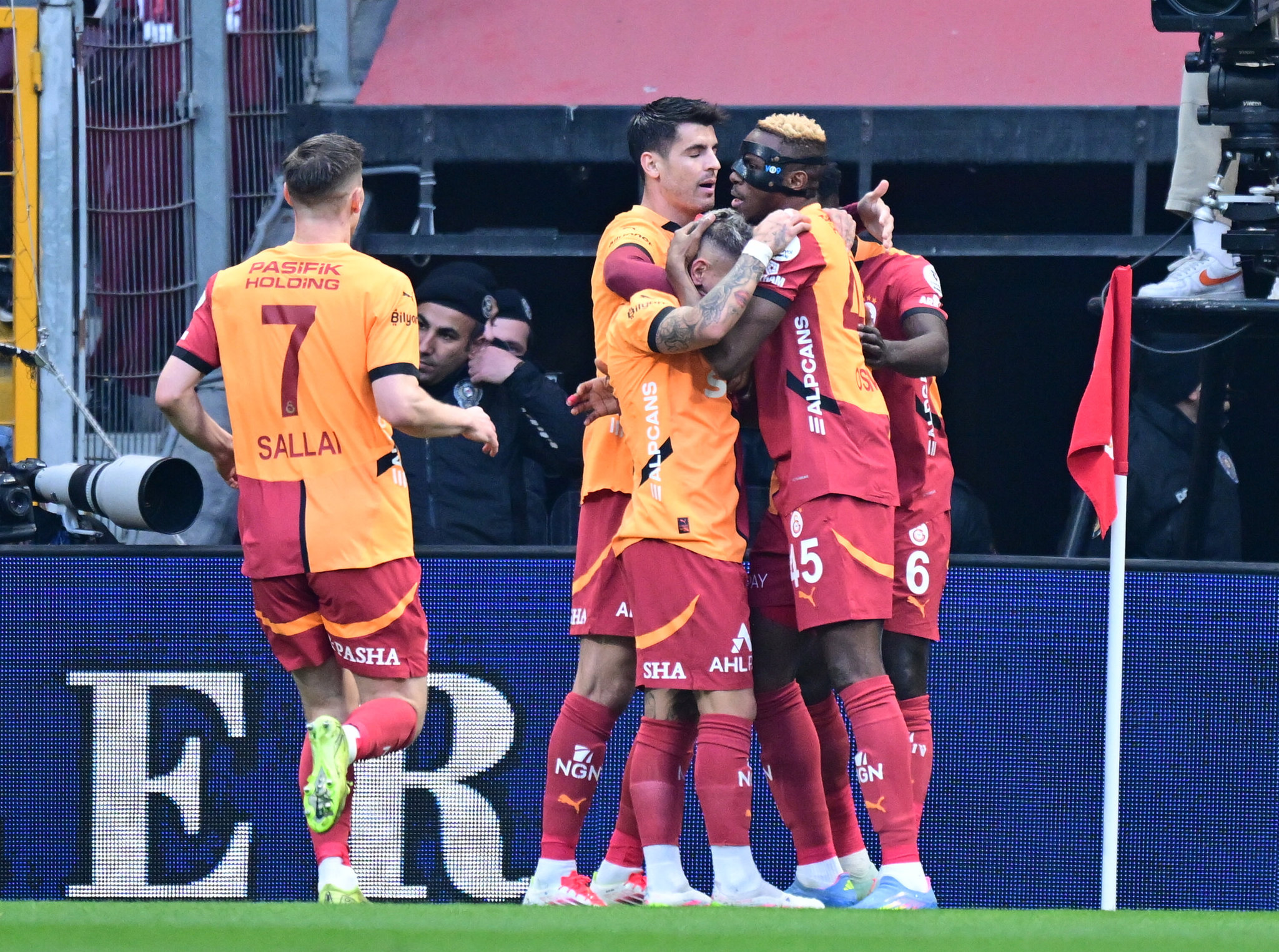 Galatasaray’a Davinson Sanchez şoku! Öyle bir karar aldı ki...
