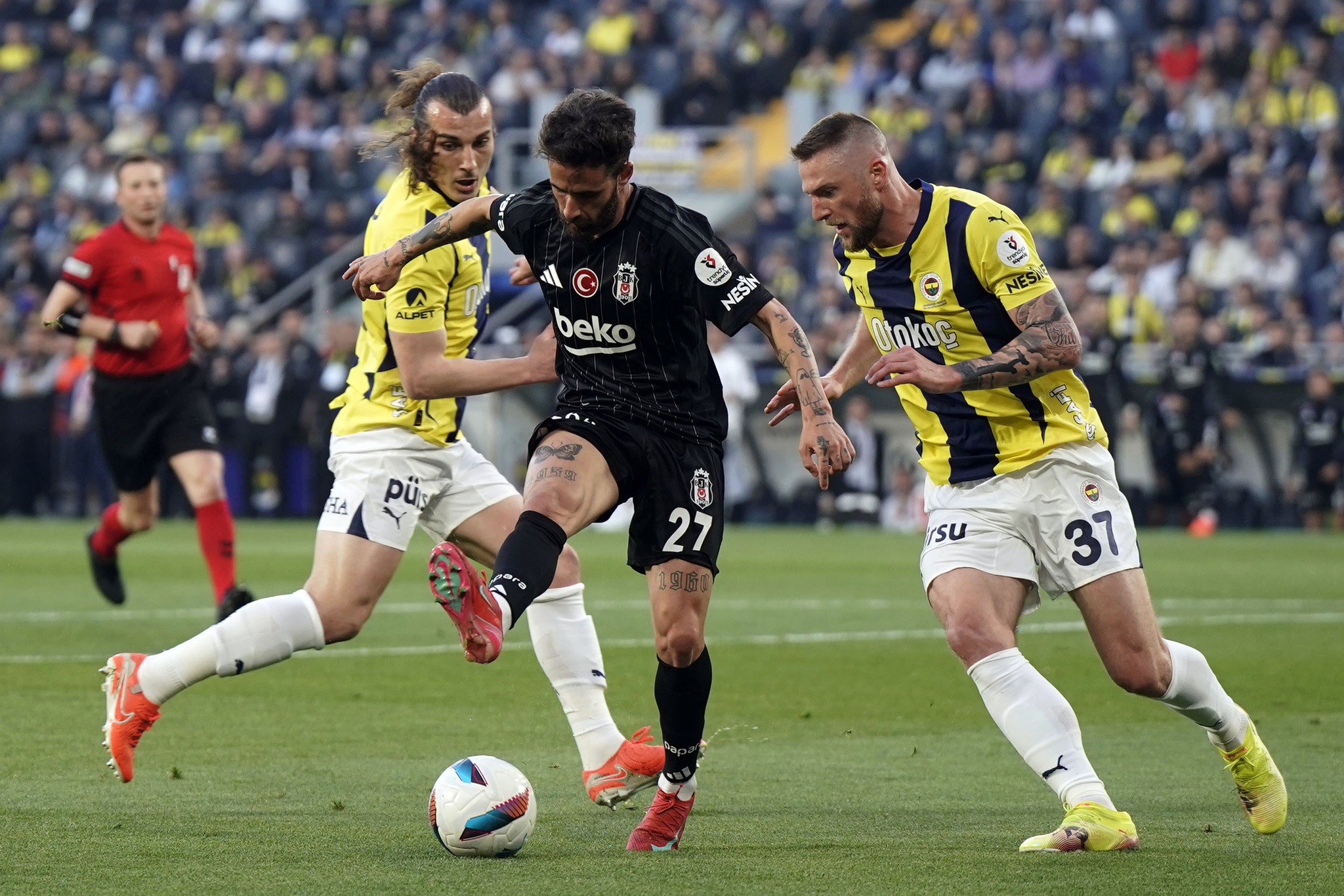 TRANSFER HABERİ | Sofyan Amrabat’a talip var! Fenerbahçe’den ayrılıyor mu?