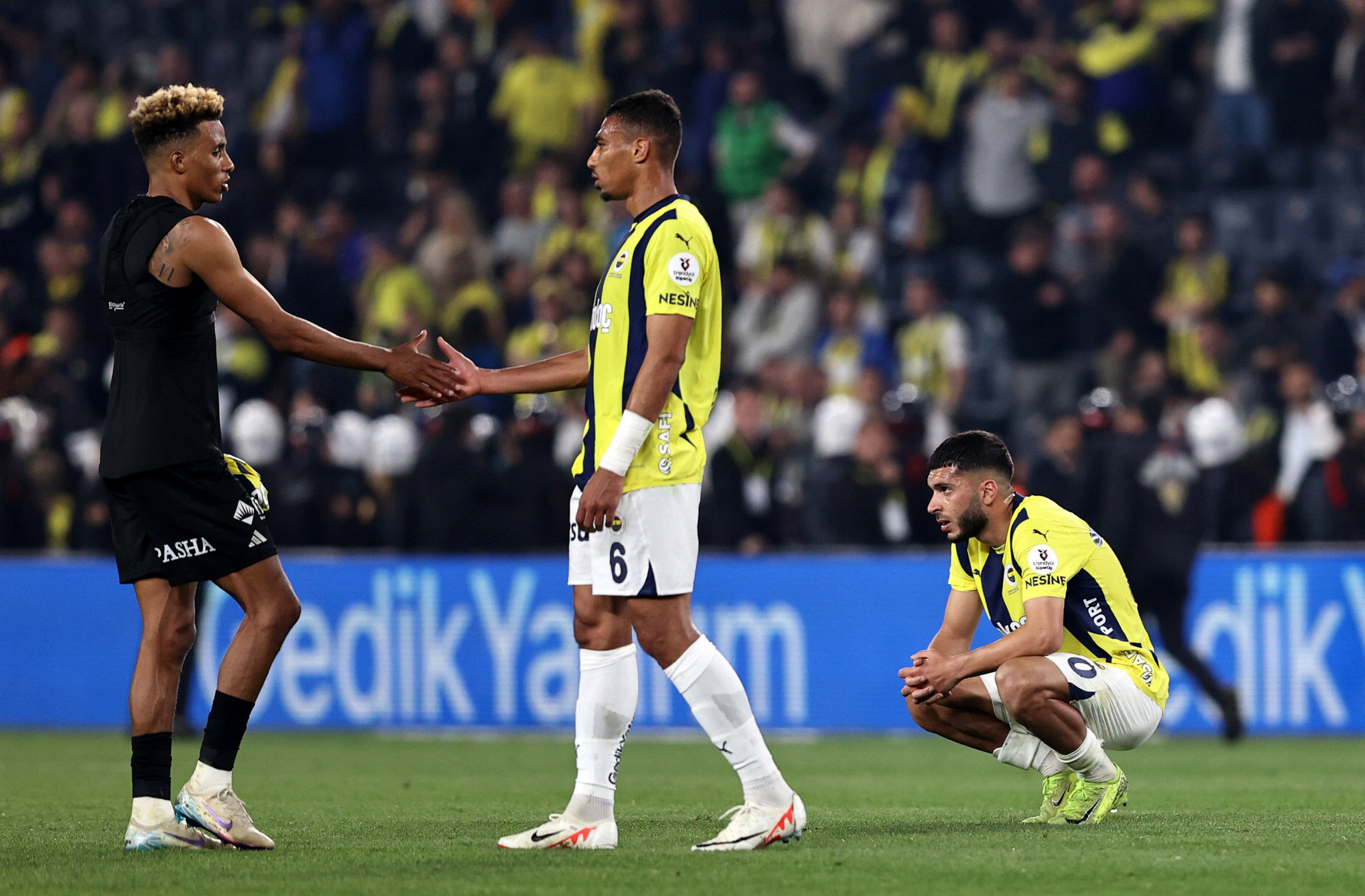 TRANSFER HABERLERİ | Fenerbahçe’ye sambacı stoper! Beşiktaş derbisi sonrası...