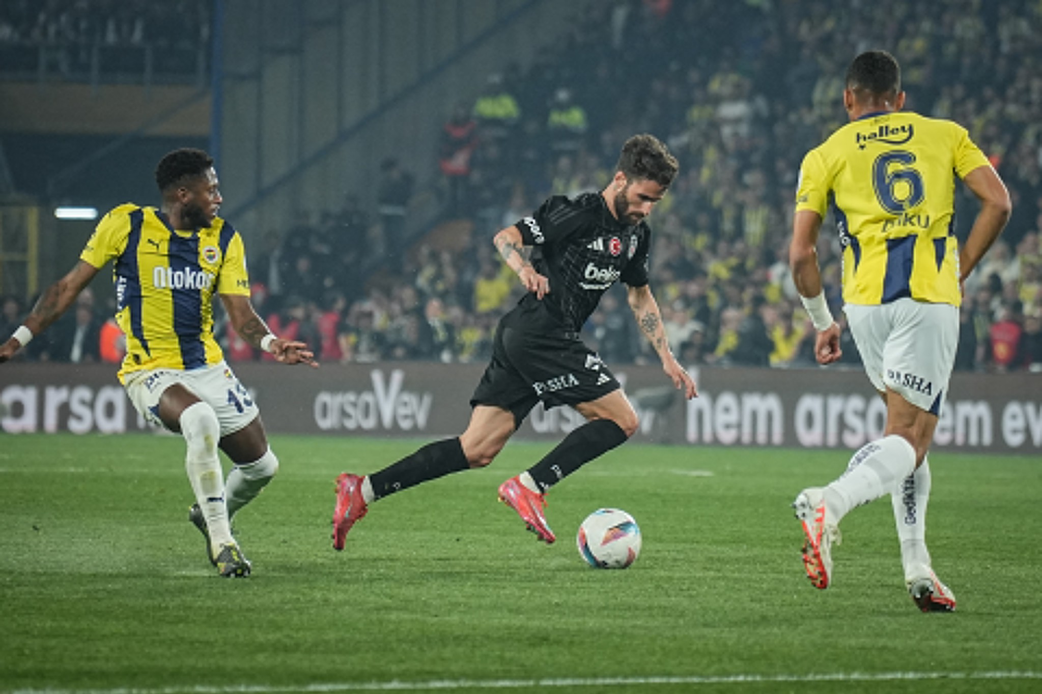 TRANSFER HABERLERİ | Fenerbahçe’ye sambacı stoper! Beşiktaş derbisi sonrası...