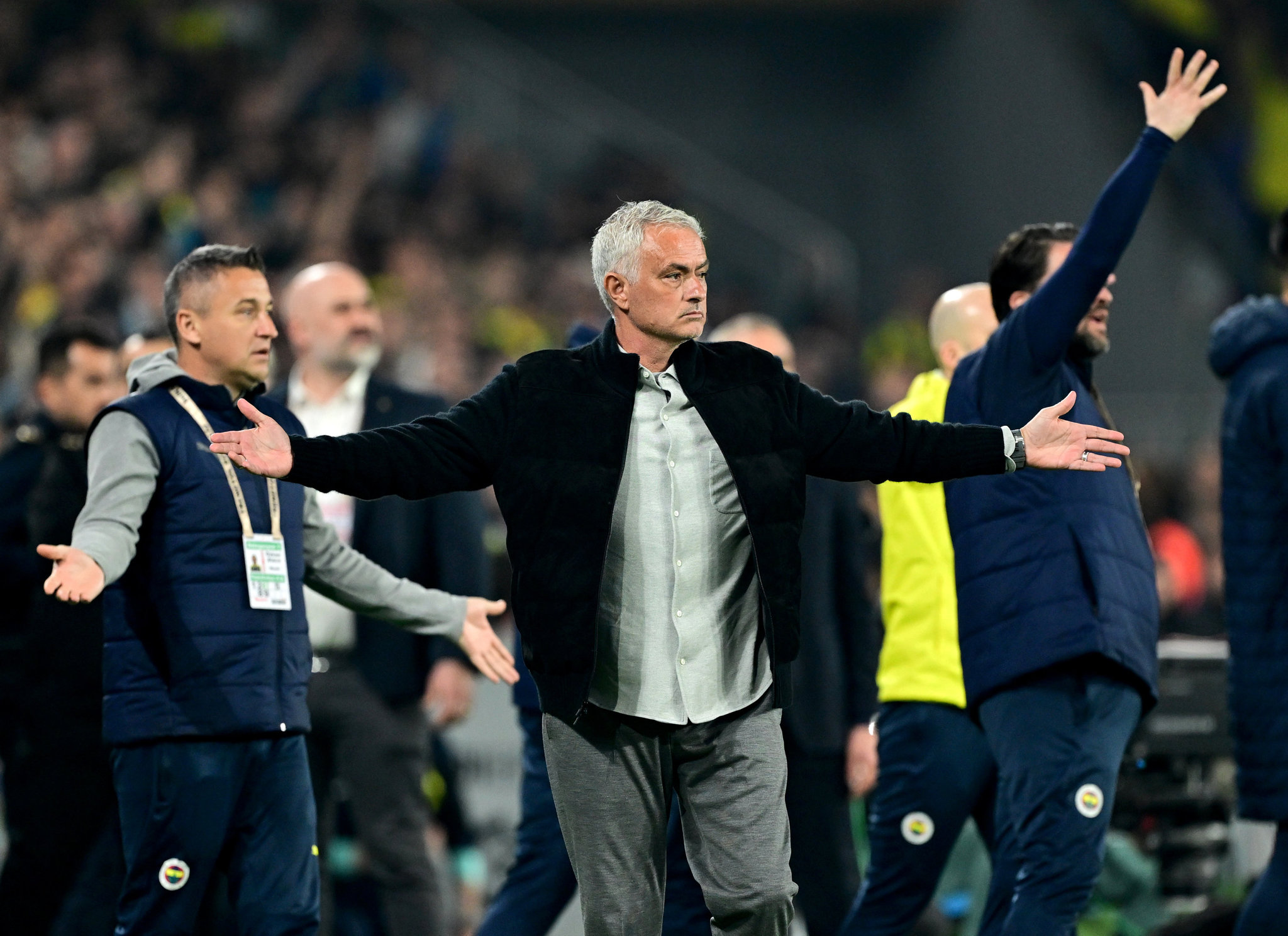 FENERBAHÇE HABERİ | Jose Mourinho’nun sözleşmesinde madde şoka uğrattı!