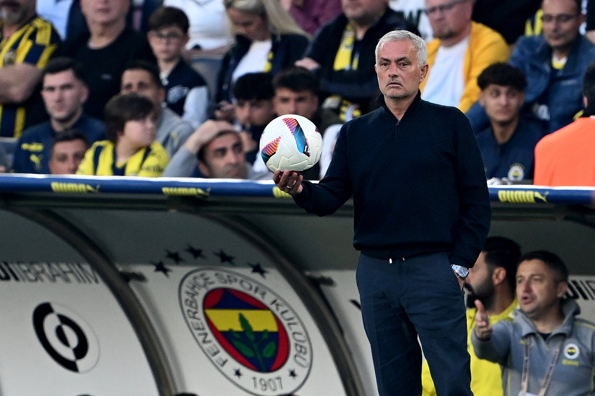 FENERBAHÇE HABERİ | Jose Mourinho’nun sözleşmesinde madde şoka uğrattı!