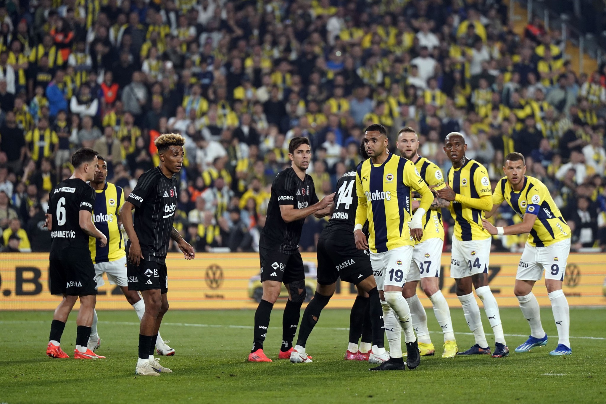 Fenerbahçe’den forvet sürprizi! Edin Dzeko’nun yerine gelecek