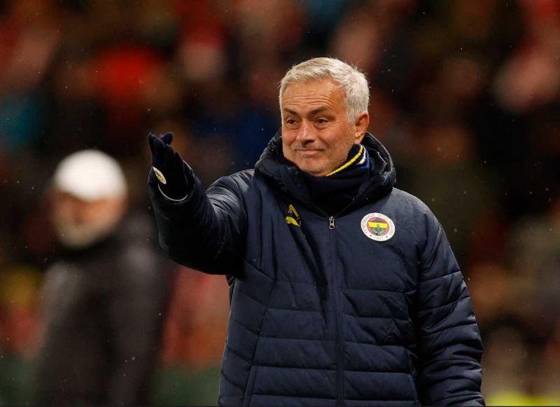 Fenerbahçe’de Mourinho ile yönetim arasında ayrılık satrancı! Geleceği belirsizliğini koruyor