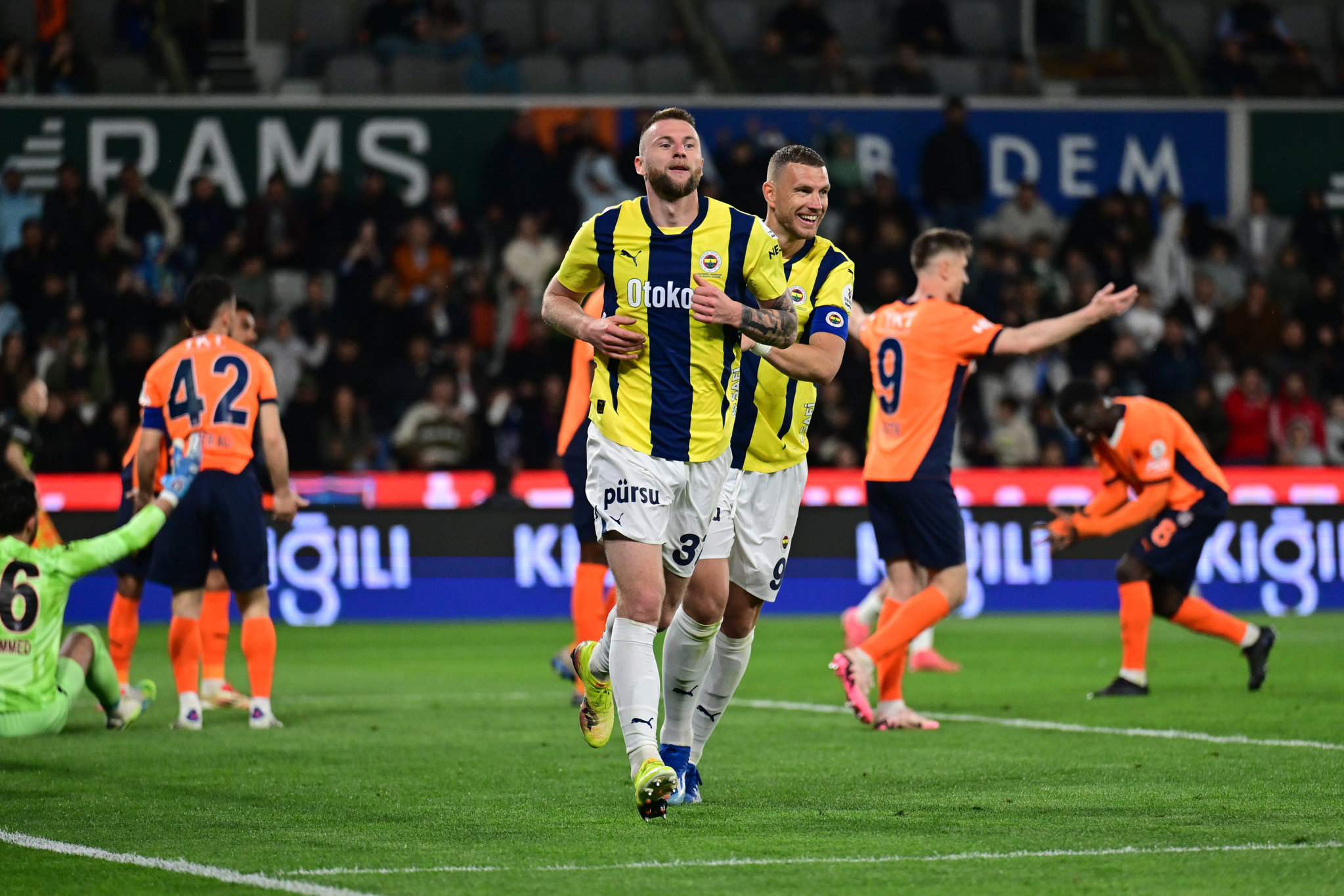 Fenerbahçe’den Milan Skriniar ve Diego Carlos kararı!