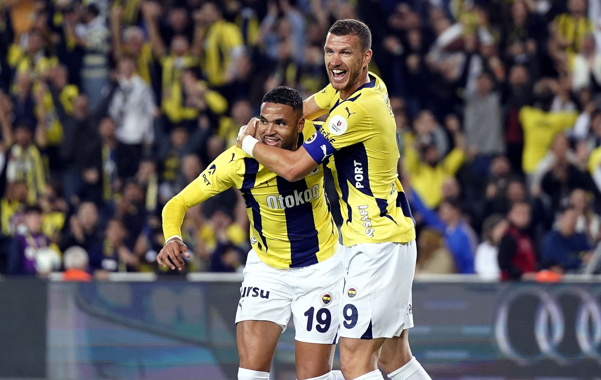 Fenerbahçe’nin gol ayakları yenileniyor! Transferi Mourinho bitirecek
