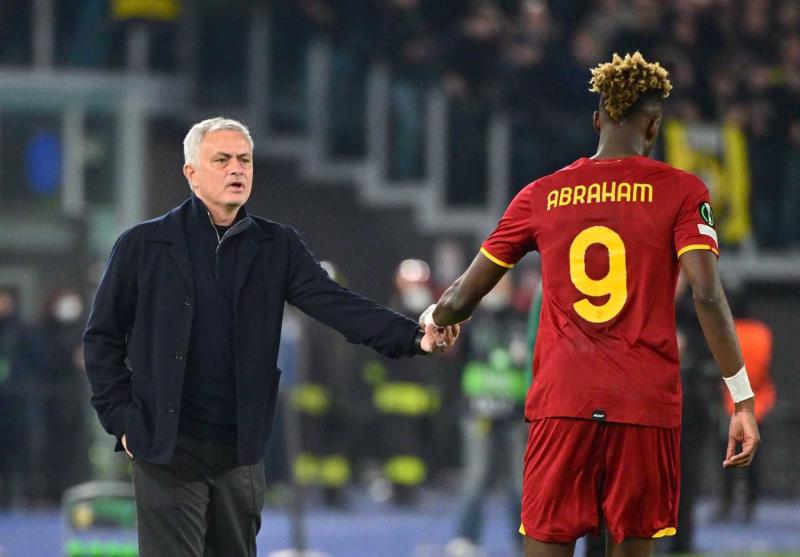 Fenerbahçe’nin gol ayakları yenileniyor! Transferi Mourinho bitirecek