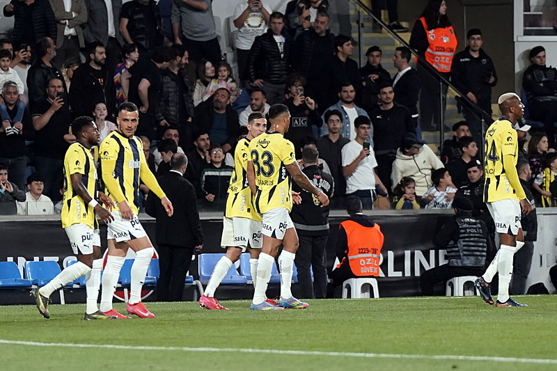 Fenerbahçe’nin gol ayakları yenileniyor! Transferi Mourinho bitirecek