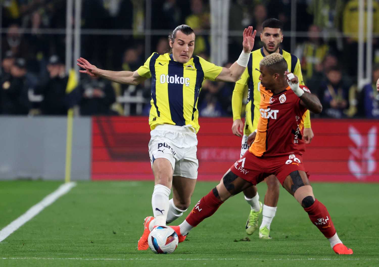 Fenerbahçe ve Galatasaray arasında dev transfer kapışması! Bu ismi hiç kimse duymamıştı