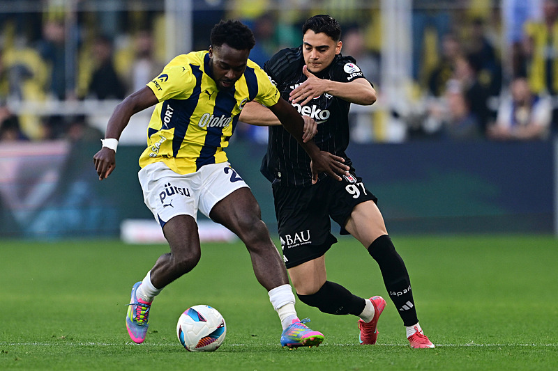 TRANSFER HABERİ: Fenerbahçe’de yeni sezonun ilk vedası! 4 yıllık anlaşma sağladı