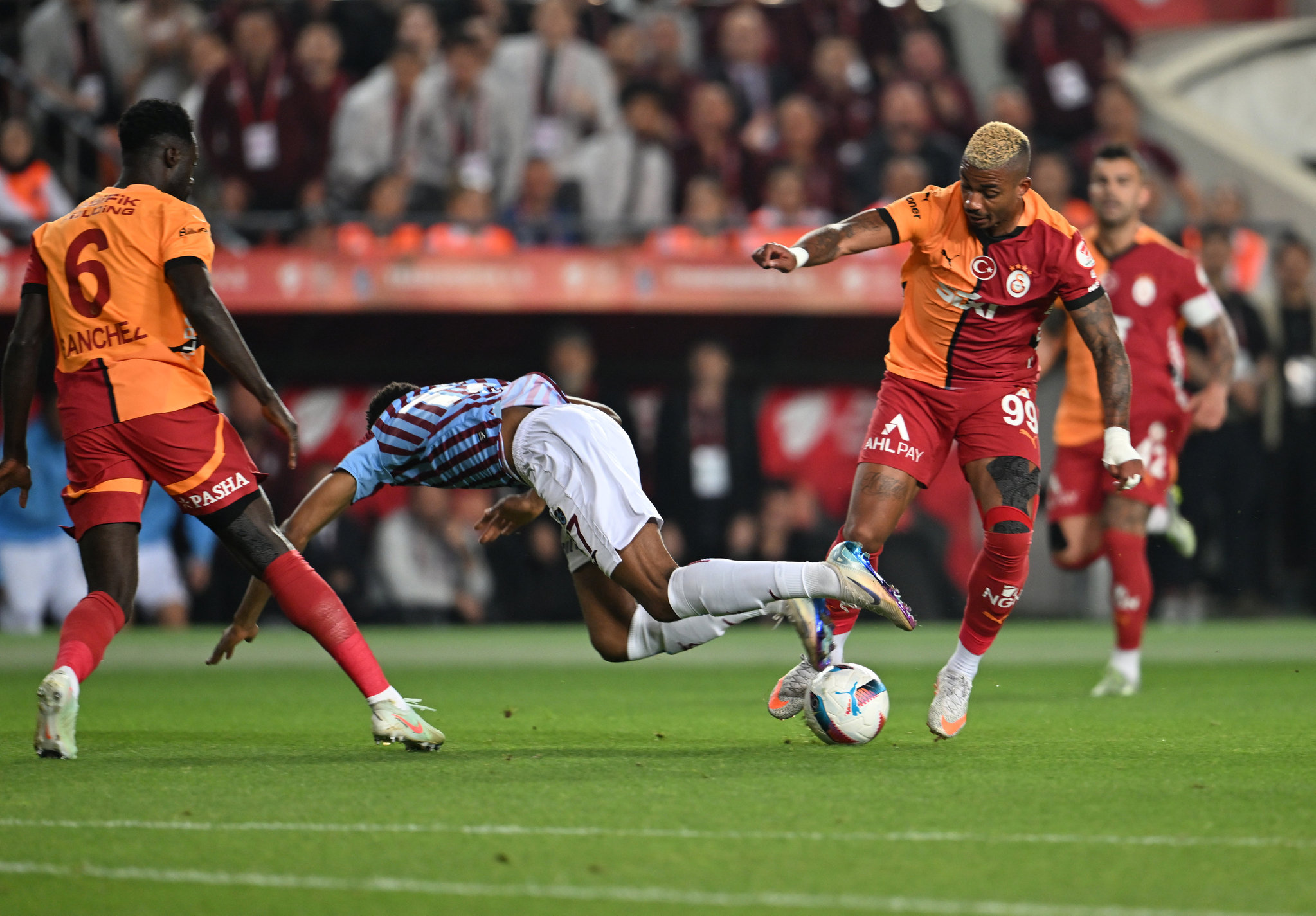 Galatasaray’a yeni Osimhen! Cimbom’dan scout transferi