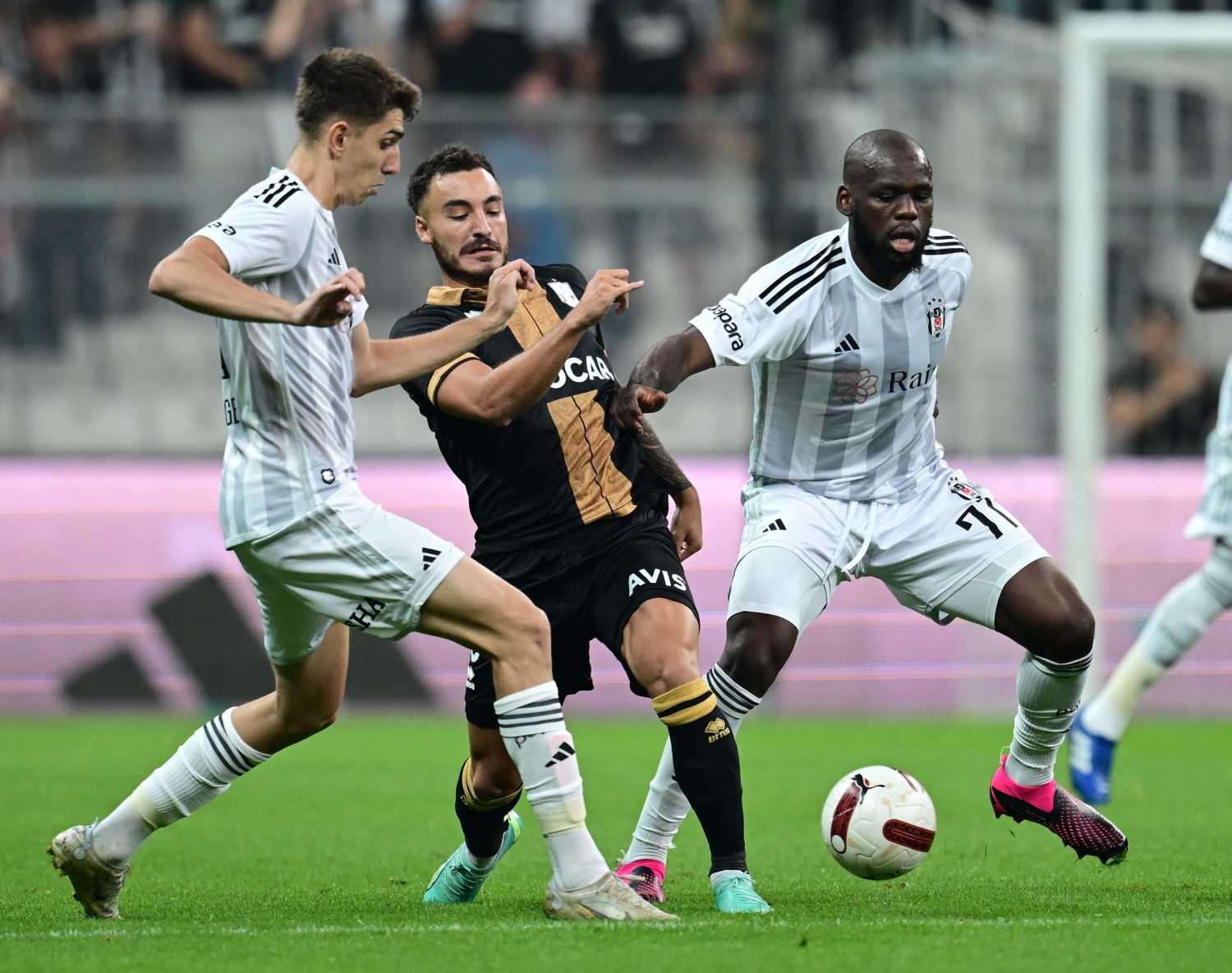 TRANSFER HABERİ: Beşiktaş’ta 4 ayrılık birden! Solskjaer biletlerini kesti