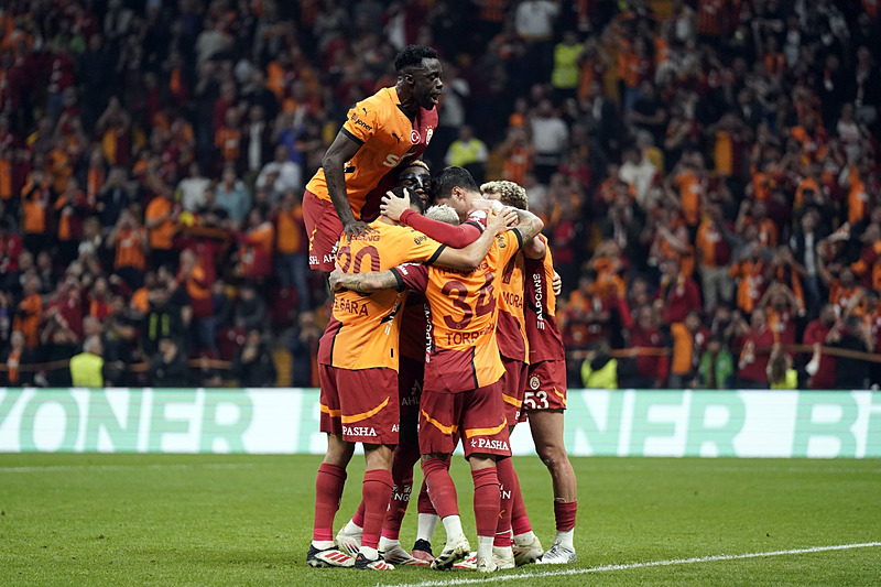 Menajerlerden Galatasaray’a bomba teklif! Fenerbahçe de istiyordu ancak...