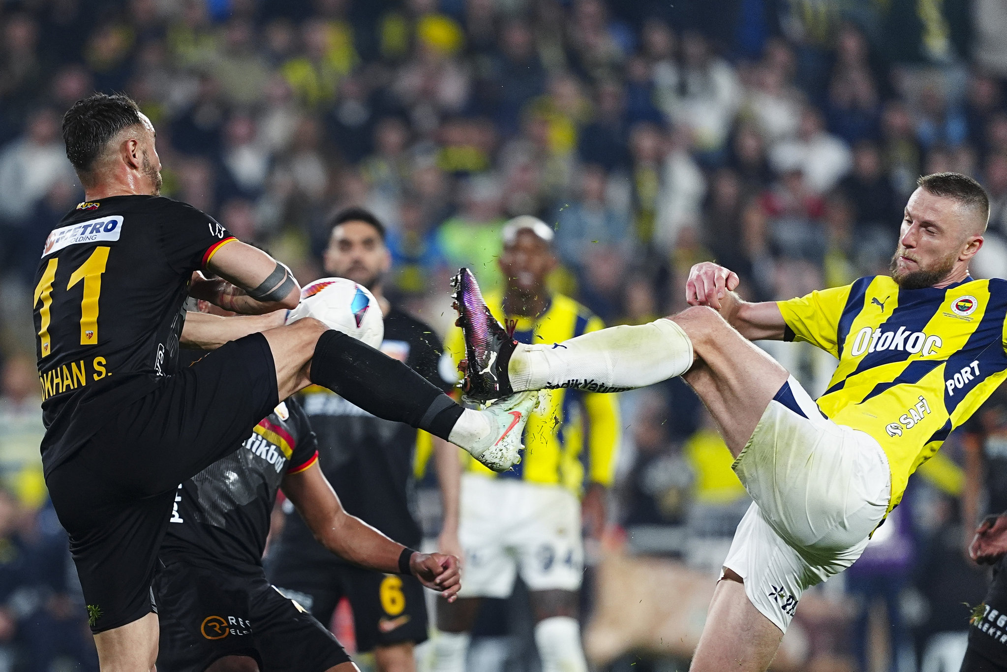 Fenerbahçeli yıldız Galatasaray’a gidiyor! Transferde işler karıştı