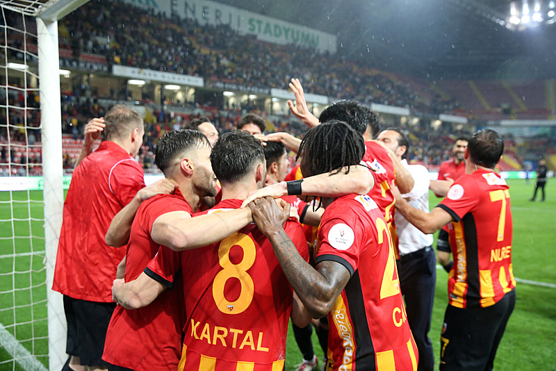 Galatasaray şampiyonluk için sahada! İşte Okan Buruk’un Bellona Kayserispor maçı 11’i