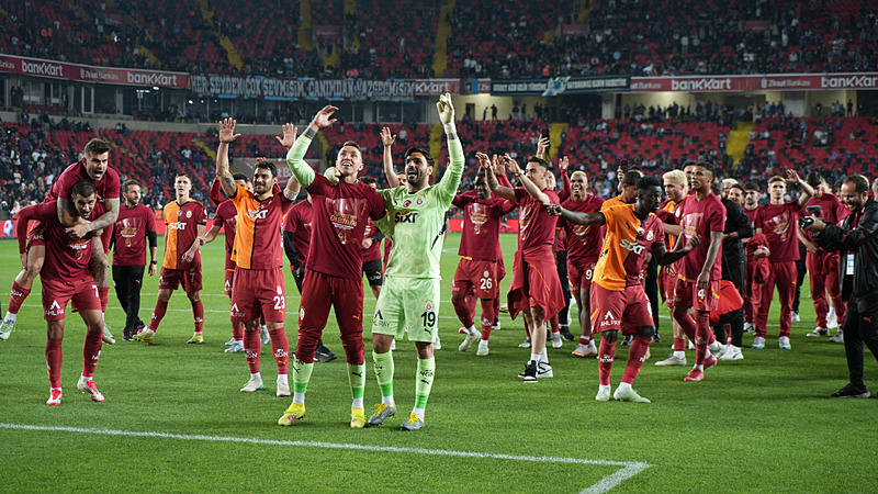 TRANSFER HABERİ: Muslera’dan Galatasaray’a şok cevap! Bunu kimse beklemiyordu