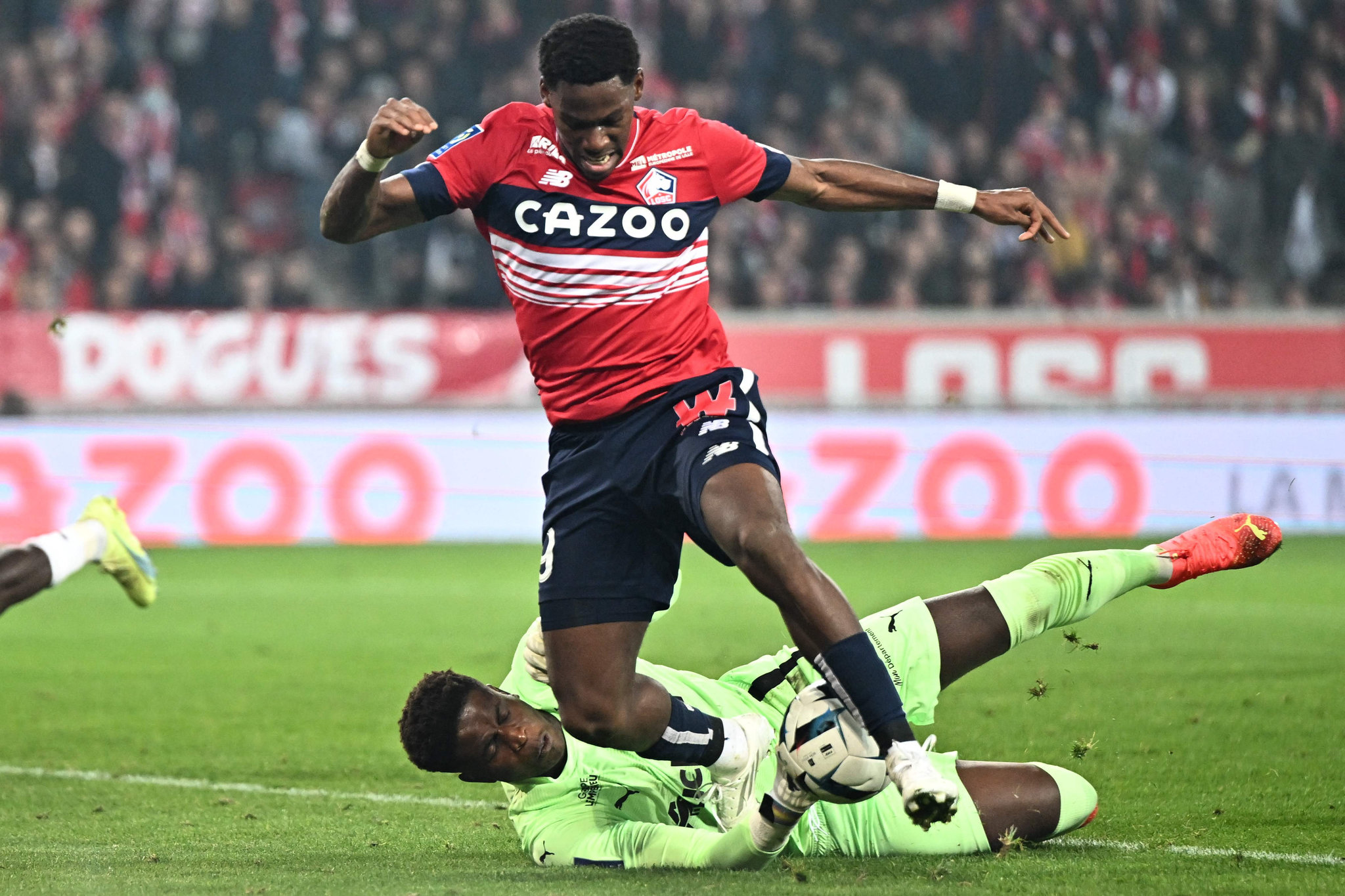Fenerbahçe Jonathan David’i ilk sıraya yazdı!