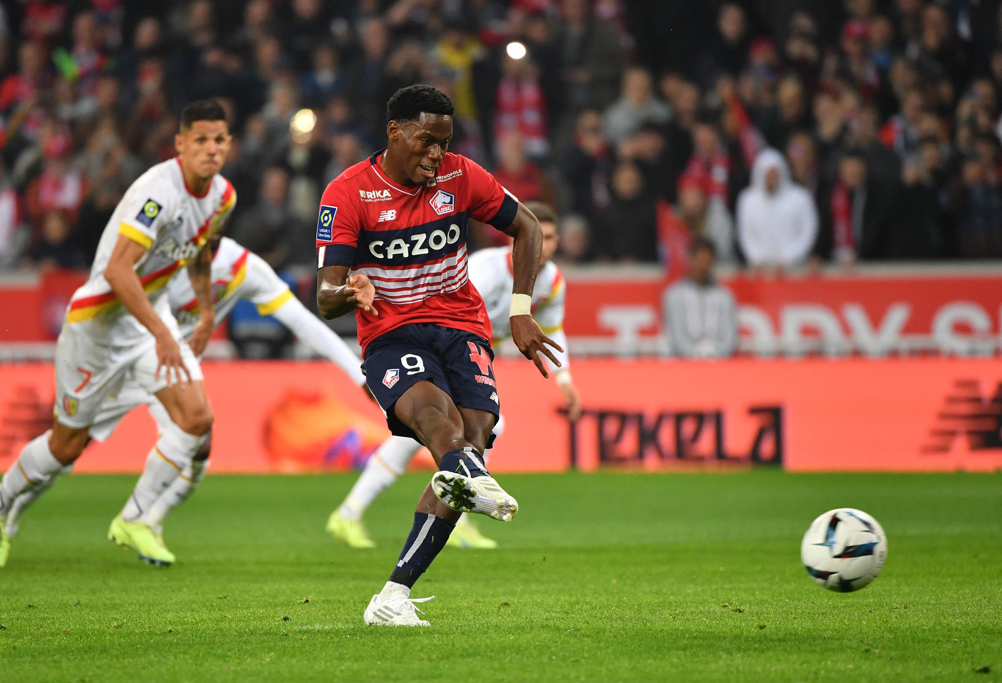 Fenerbahçe Jonathan David’i ilk sıraya yazdı!