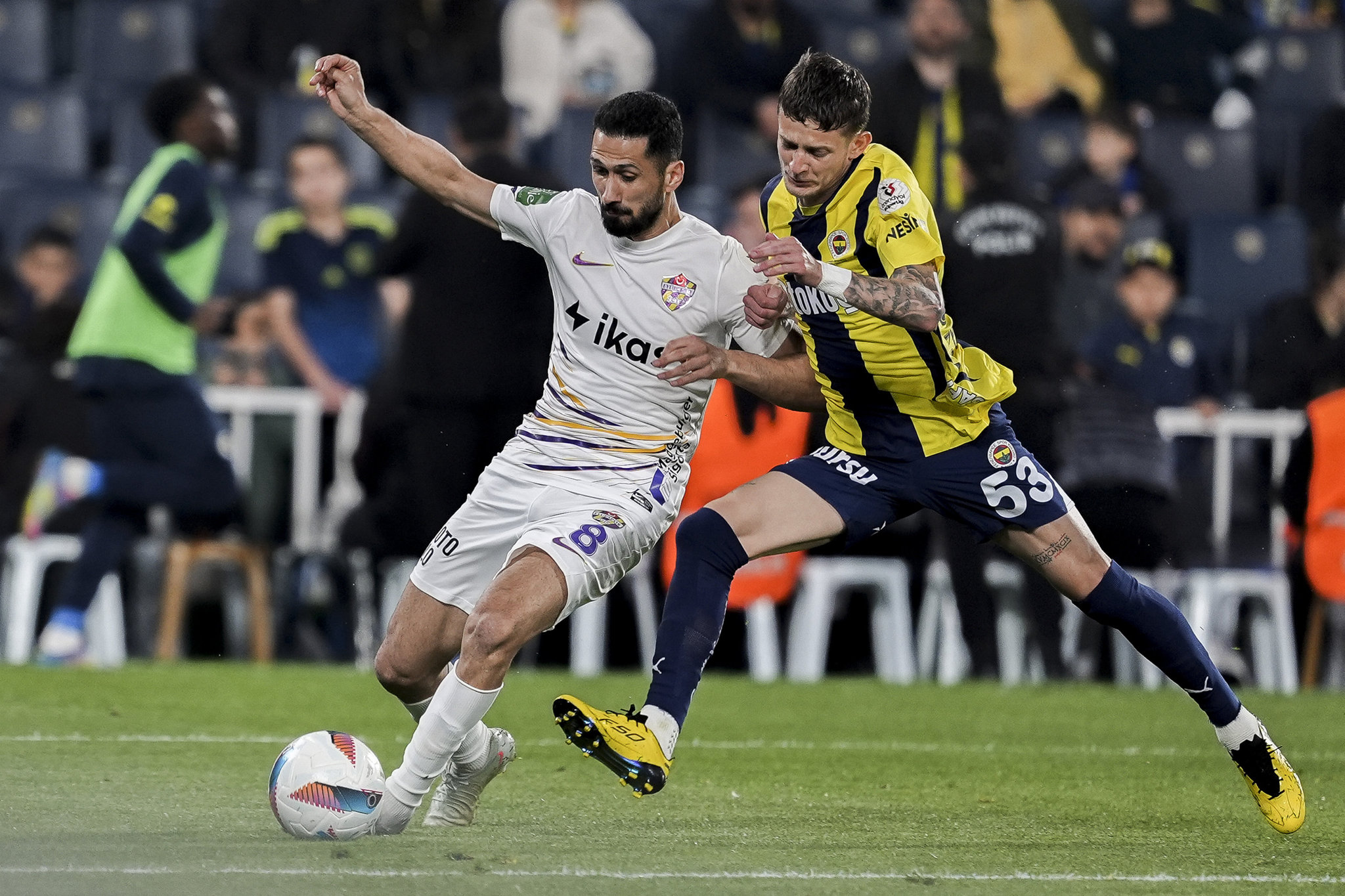 Fenerbahçe’de ortalık karıştı! Szymanski formasını değiştirdi