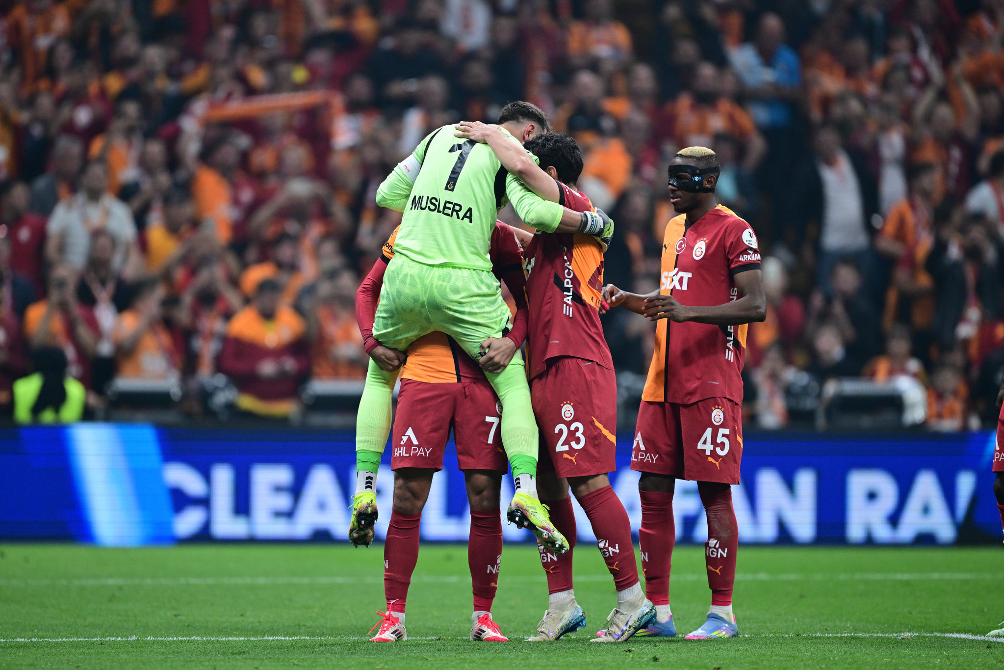 Şampiyon Galatasaray İzmir’de sahne alıyor! İşte Okan Buruk’un Göztepe maçı 11’i