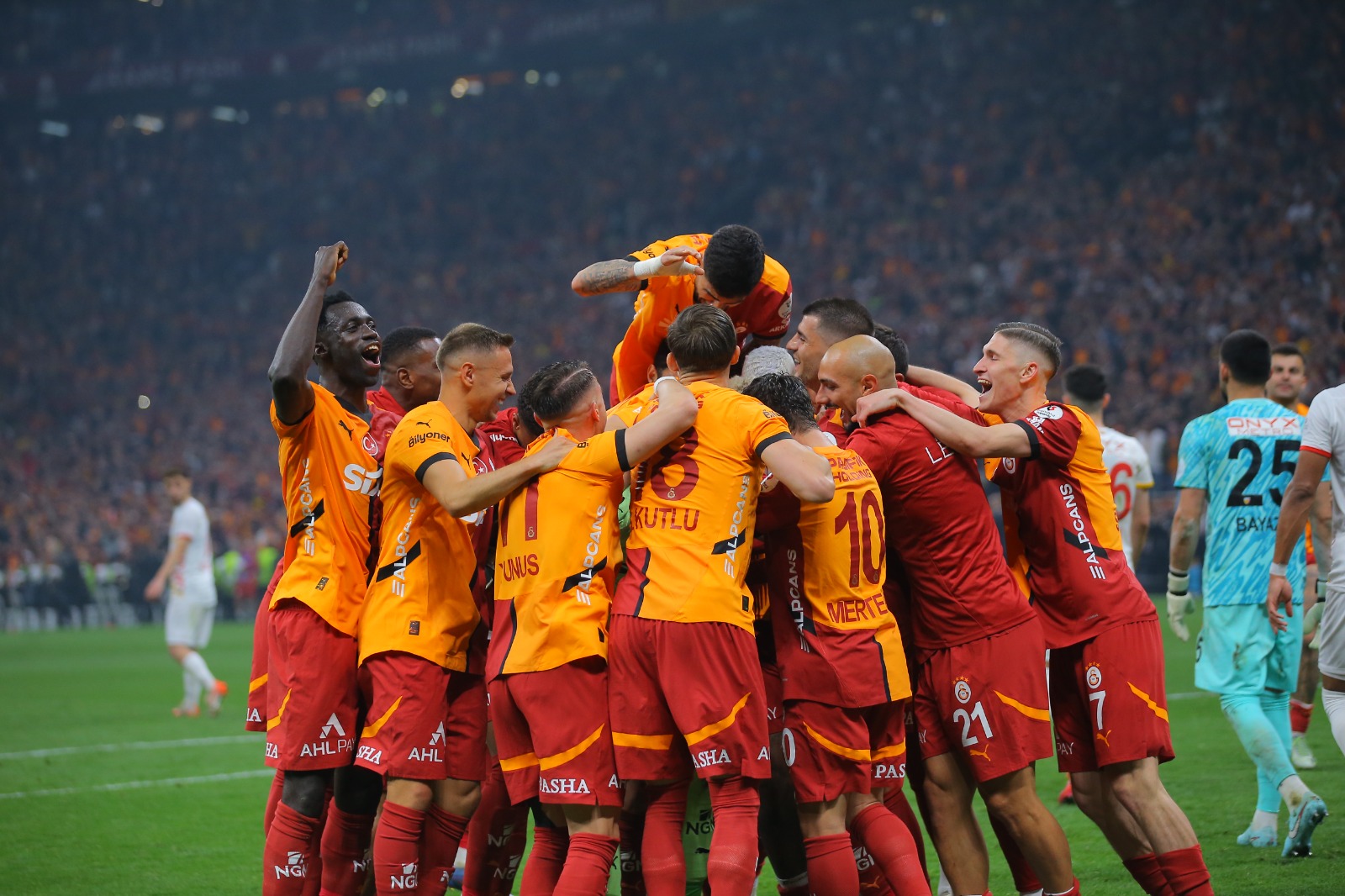 Şampiyon Galatasaray İzmir’de sahne alıyor! İşte Okan Buruk’un Göztepe maçı 11’i