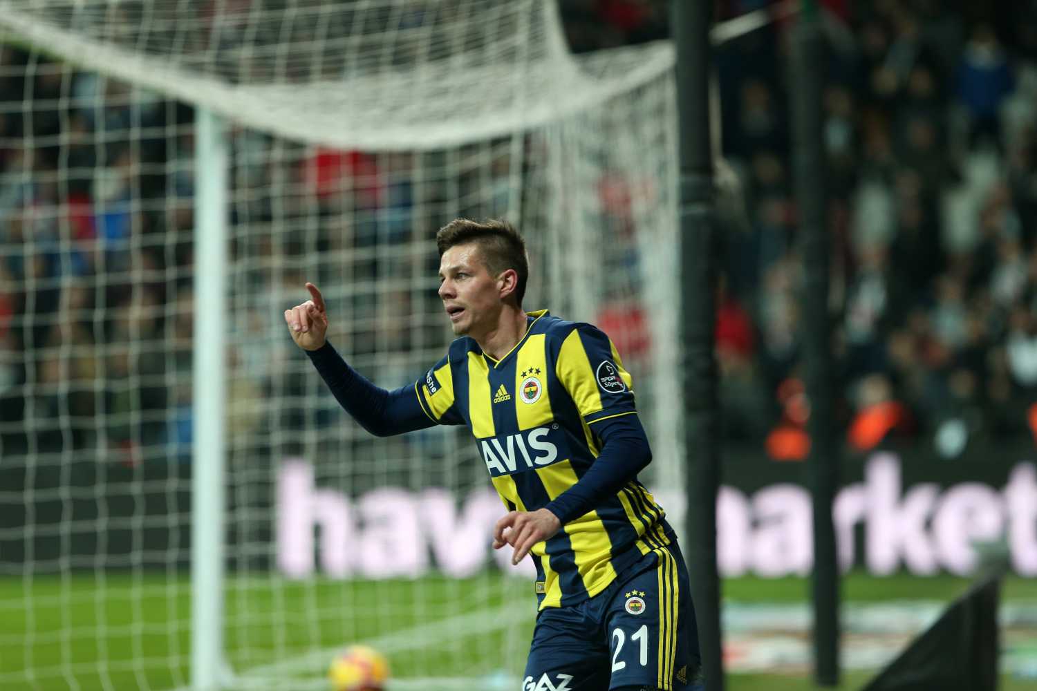 TRANSFER HABERİ: Fenerbahçeli futbolcu için resmi açıklama!