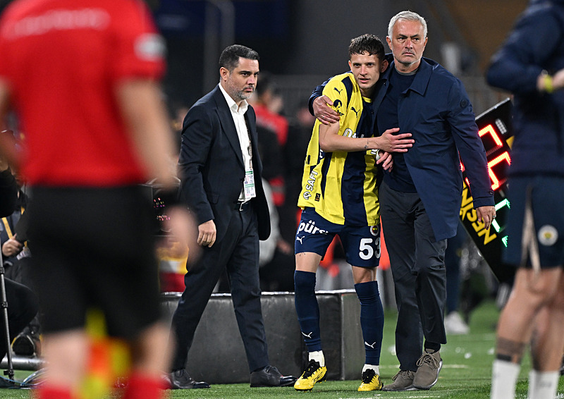 TRANSFER HABERLERİ | Fenerbahçe’de flaş ayrılık gelişmesi! İtalyan ekibi o isim için geliyor