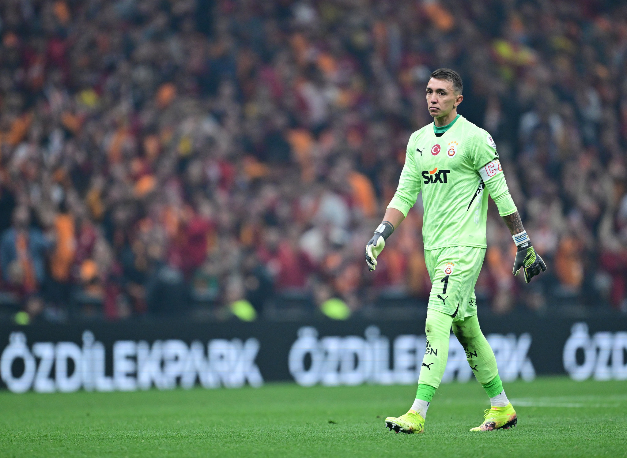 Galatasaray’dan kaleye 2 dev aday! Muslera sonrası ikisinden biri gelecek