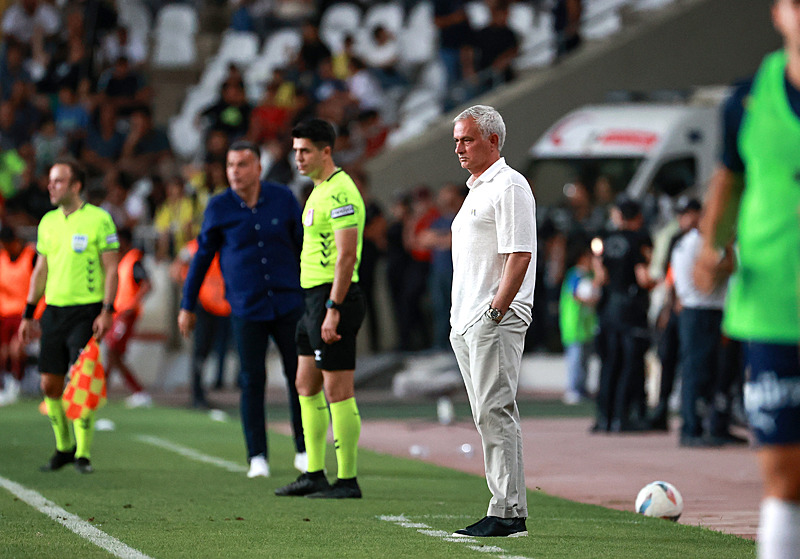 TRANSFER HABERLERİ | Fenerbahçe’den Mourinho tedbiri! İki kurt hoca için teklif hazırlığı