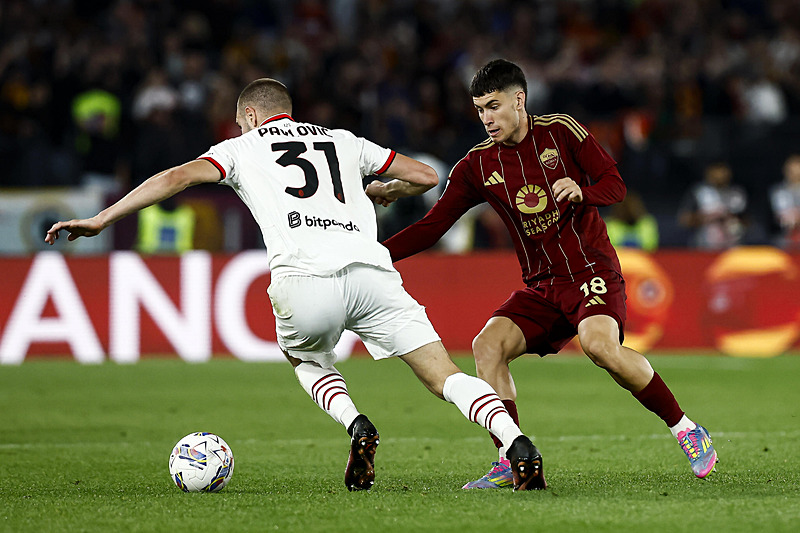 Son model Galatasaray bambaşka olacak! Savunmaya bomba transfer...