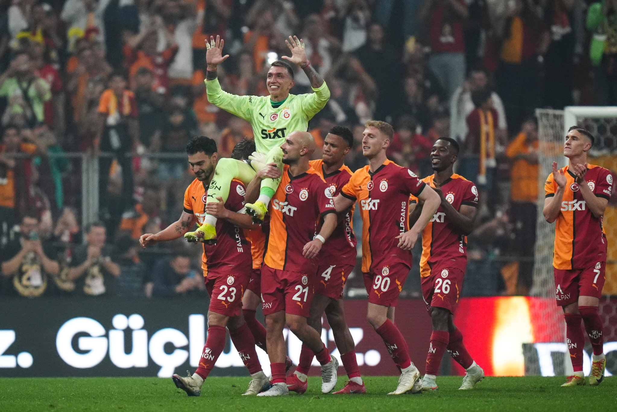 Galatasaray’a Hırvat 10 numara! Dries Mertens’in yerine geliyor