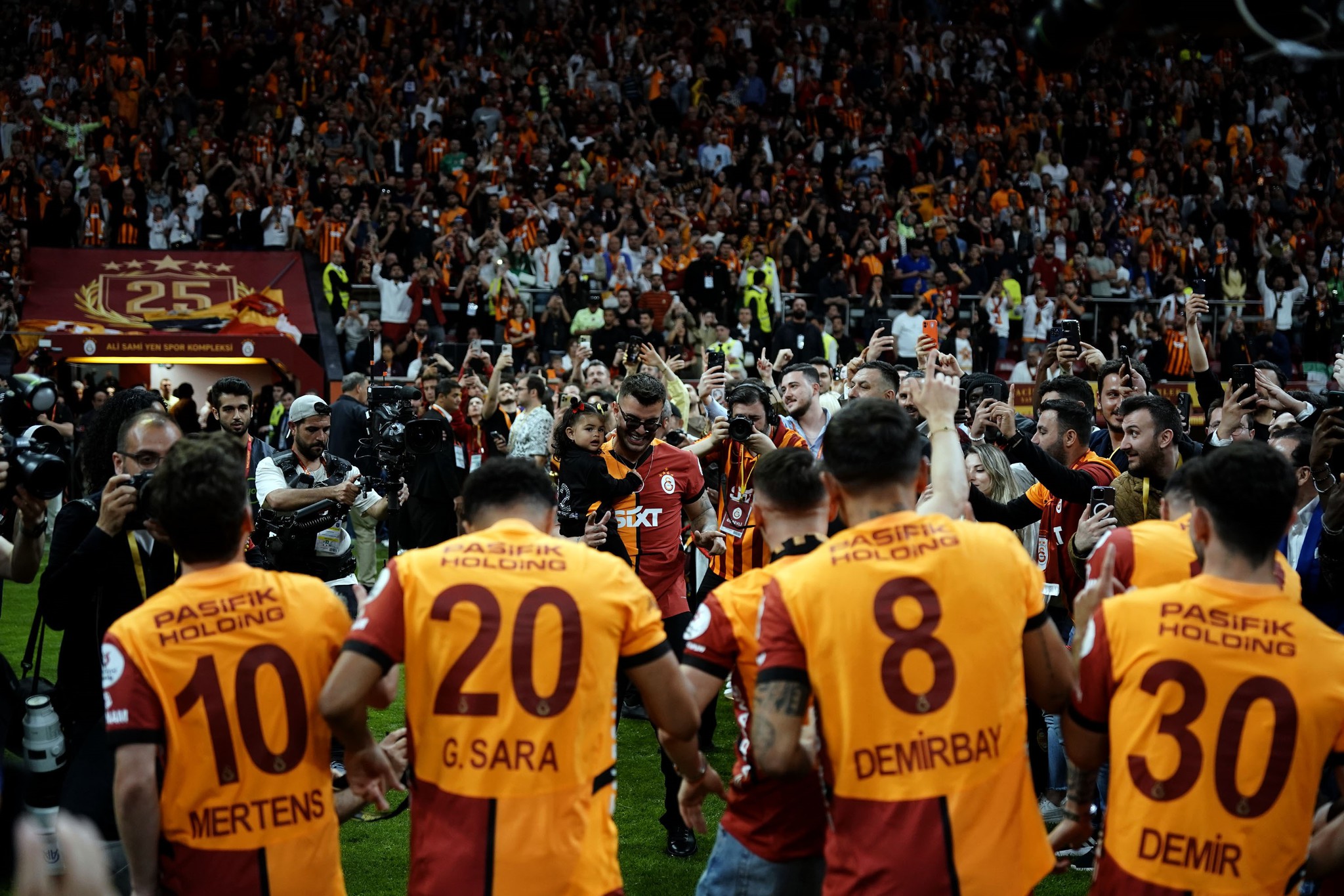 Galatasaray’a Hırvat 10 numara! Dries Mertens’in yerine geliyor