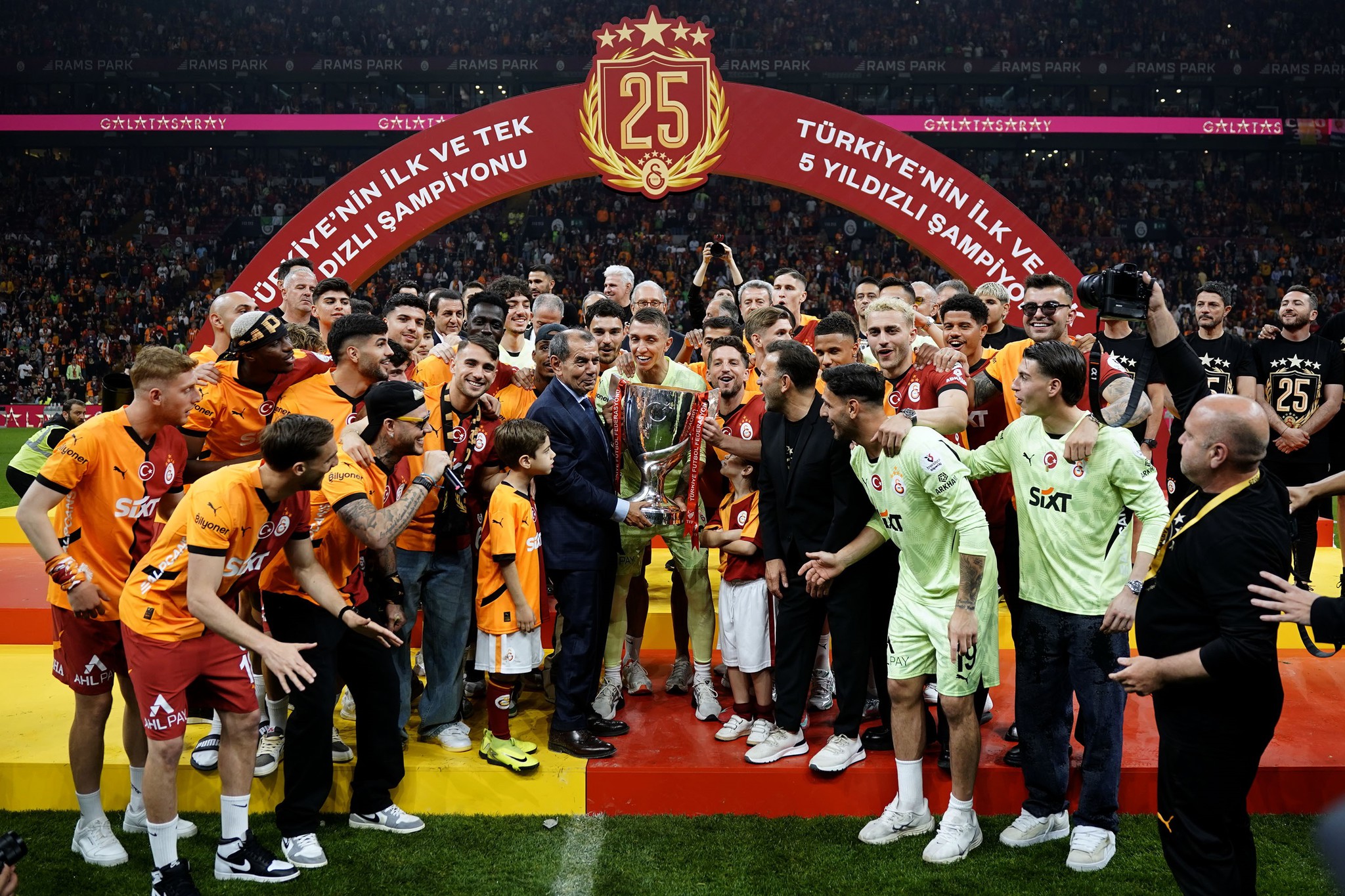 Galatasaray’a Japon kaleci! Transferde sürpriz gelişme