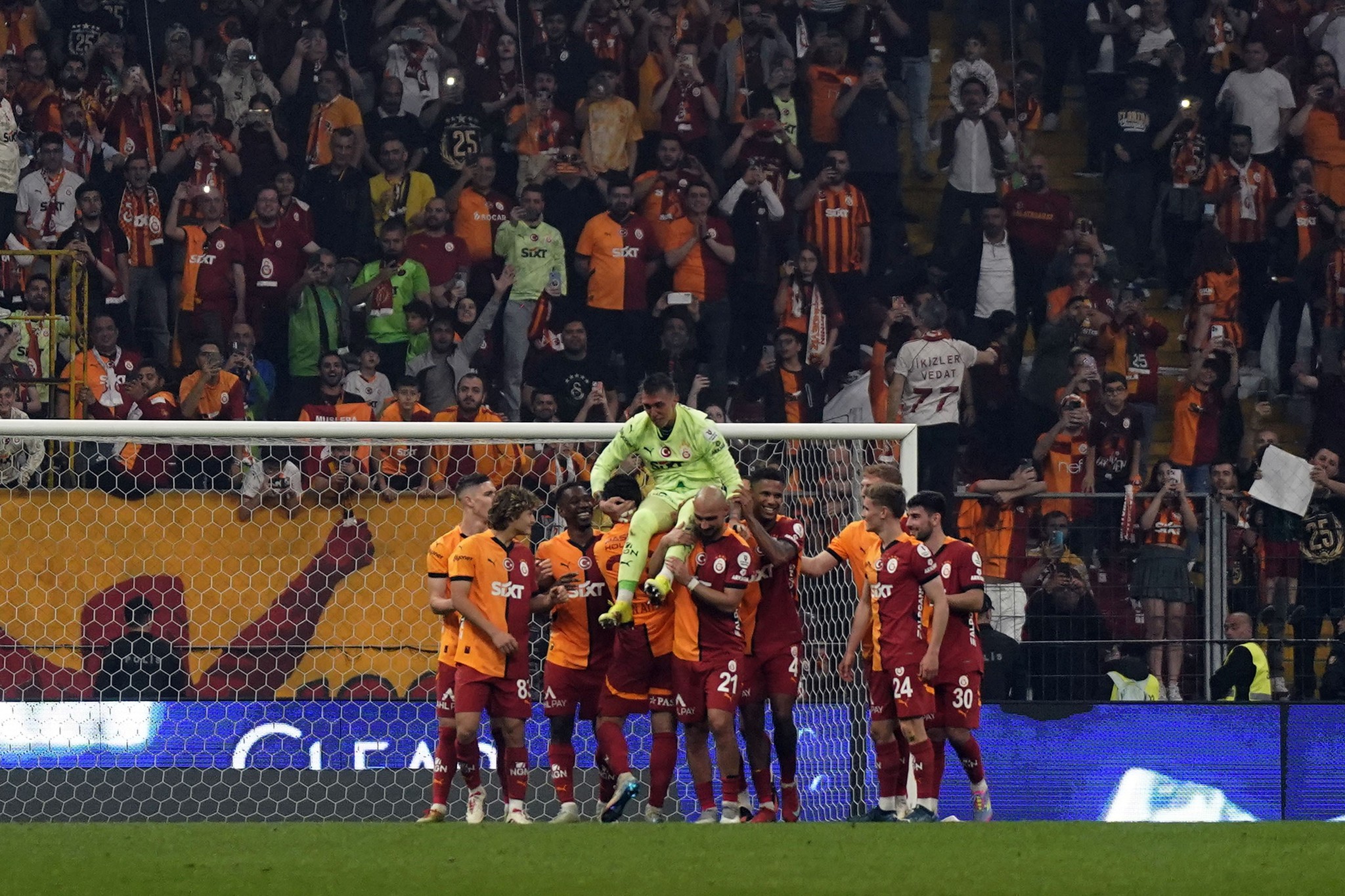 Galatasaray’a Japon kaleci! Transferde sürpriz gelişme
