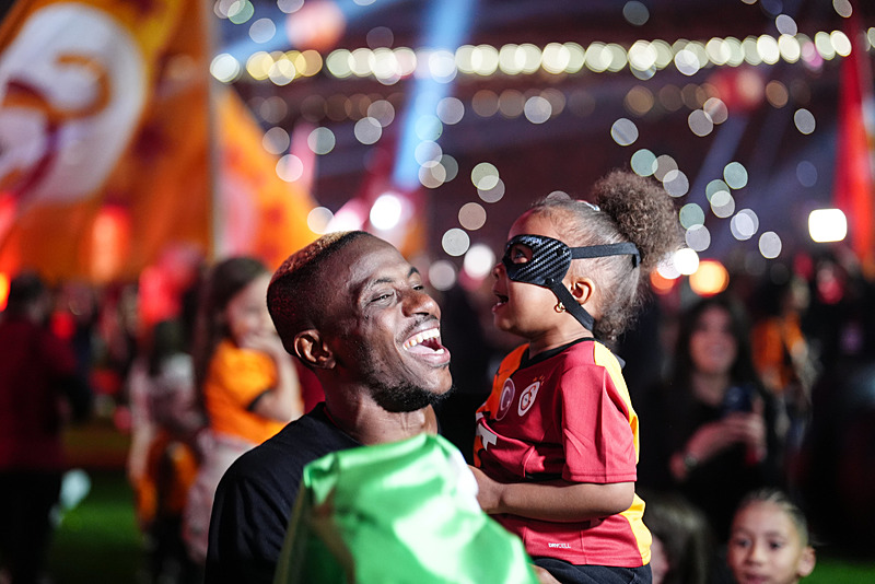 GALATASARAY HABERLERİ | Victor Osimhen İstanbul’dan ayrıldı! İşte ilk görüntü
