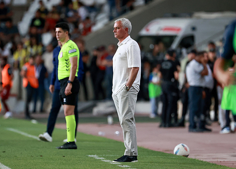İngiltere’de kritik Fenerbahçe zirvesi! Mourinho ile devam edilecek mi?