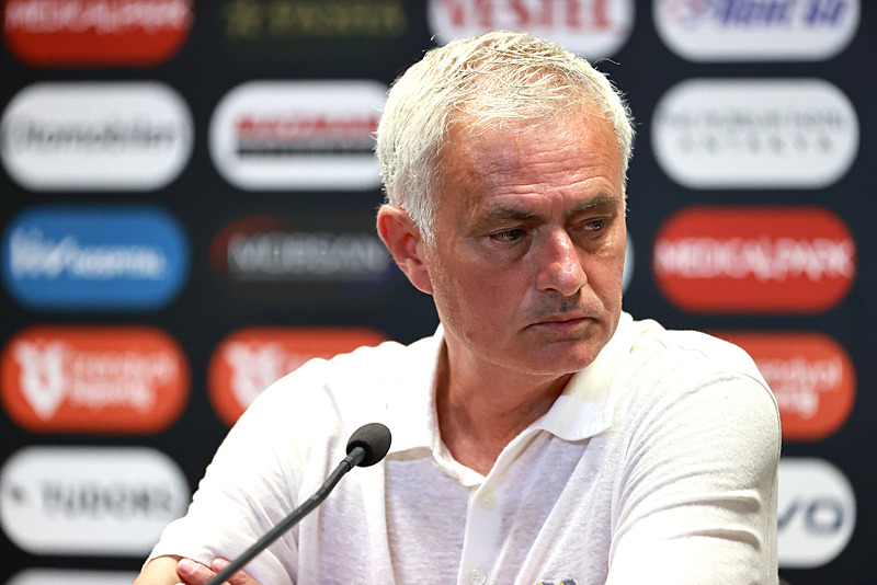 İngiltere’de kritik Fenerbahçe zirvesi! Mourinho ile devam edilecek mi?