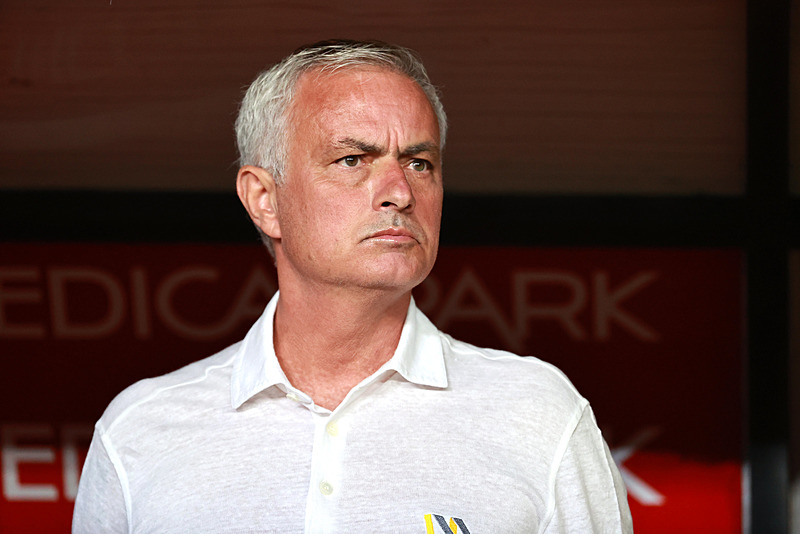 İngiltere’de kritik Fenerbahçe zirvesi! Mourinho ile devam edilecek mi?